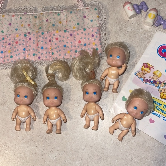 Quints Dolls With Bunting Pocket and Bottles, 1990's Tyco Baby Set - Picture 2 of 5